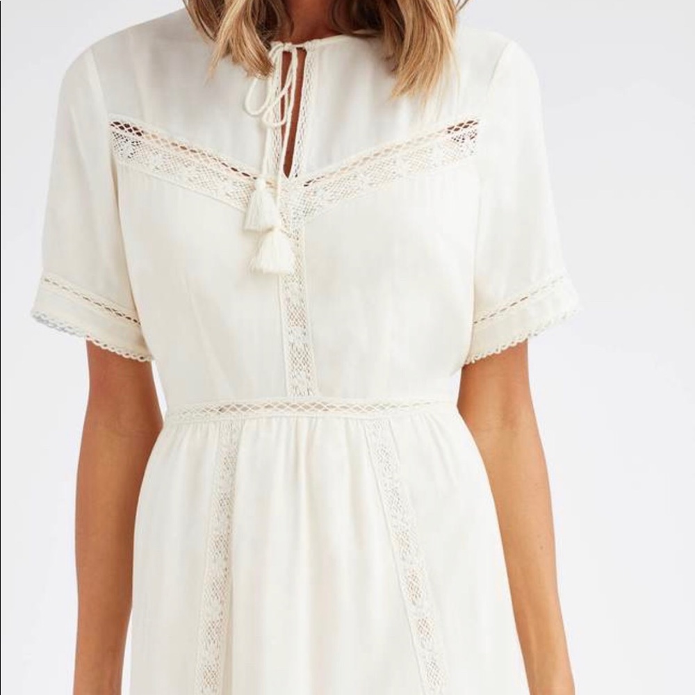 VETTA CAPSULE | The Lace Midi Dress